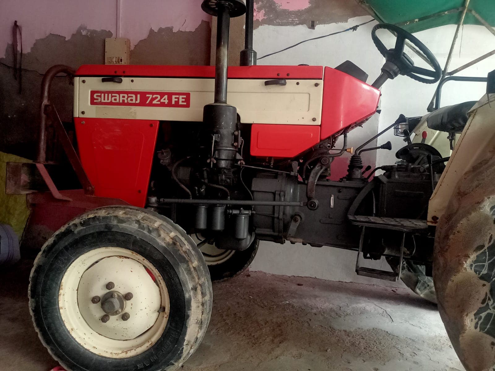 Swaraj 724 FE 4wd (20-30 HP)